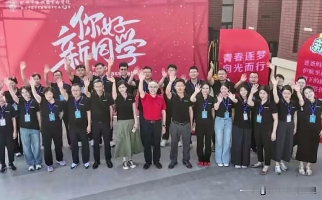 八年十倍扩容！胶州这所初中凭啥从37人逆袭成5500人名校。
2018年落地胶州