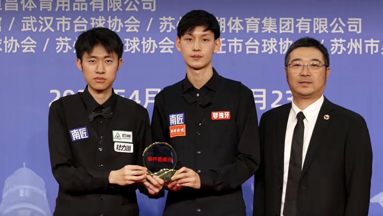 中巡赛武汉站王信伯零封常冰玉夺冠，历经千辛万苦，大王终于有望获得职业资格。
16