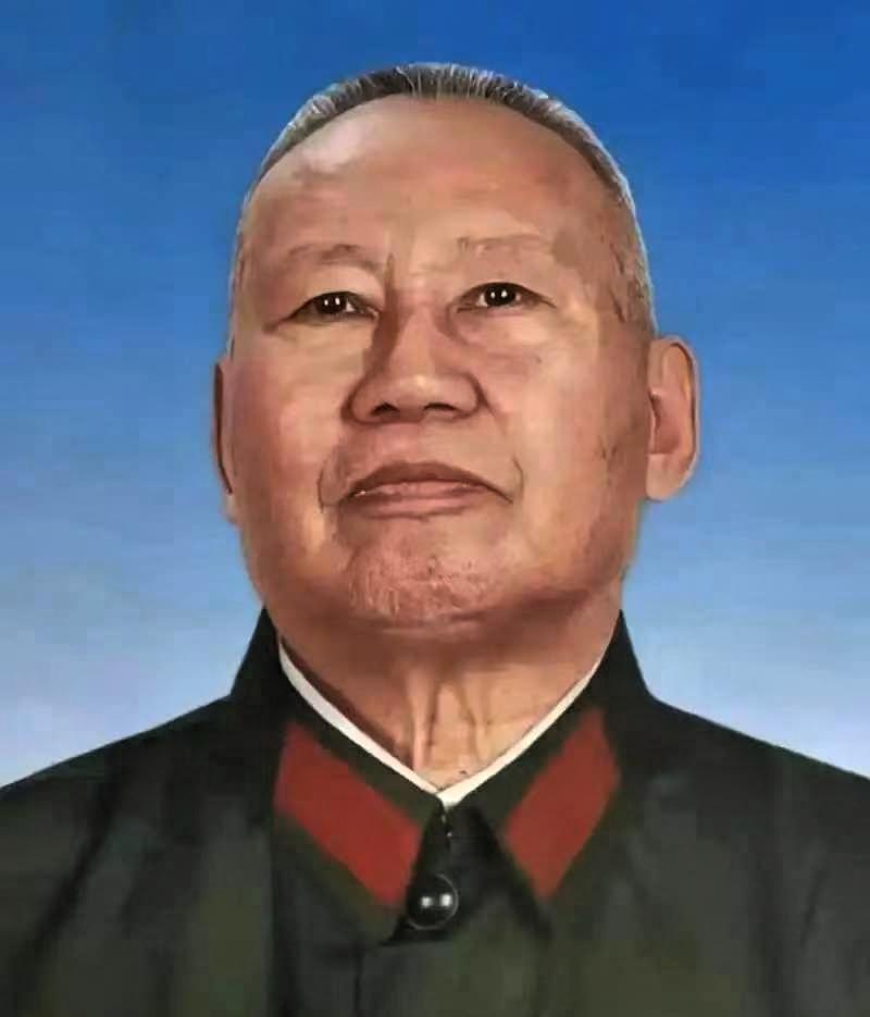 1978年，原空军副司令张积慧被撤职，被关了两年后，转业的他，到成都420厂当副