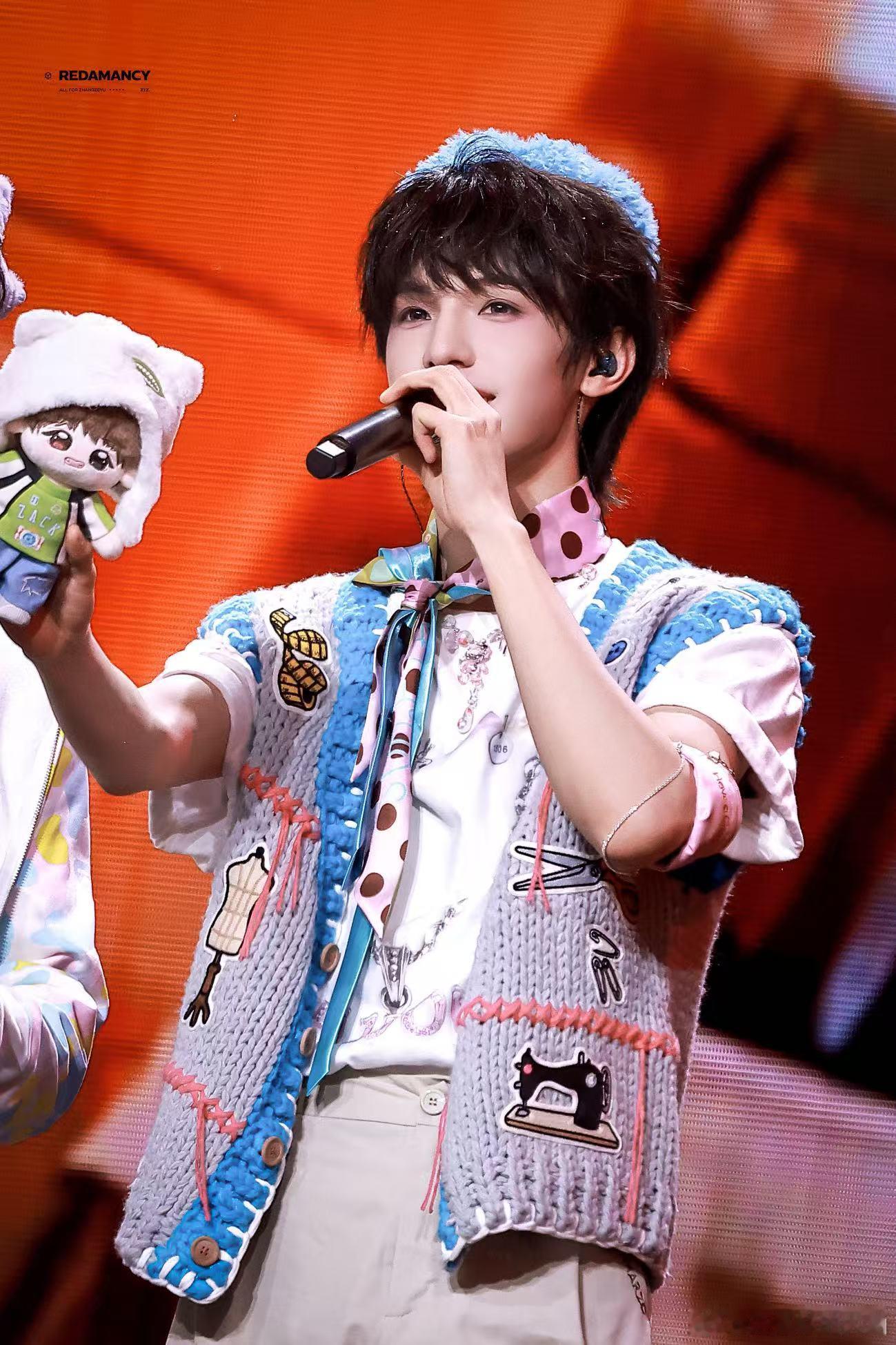 爱上张泽禹就可以猫狗双全 粉张泽禹永远不亏，舞台稳到让人惊叹，性格真诚又可爱，猫