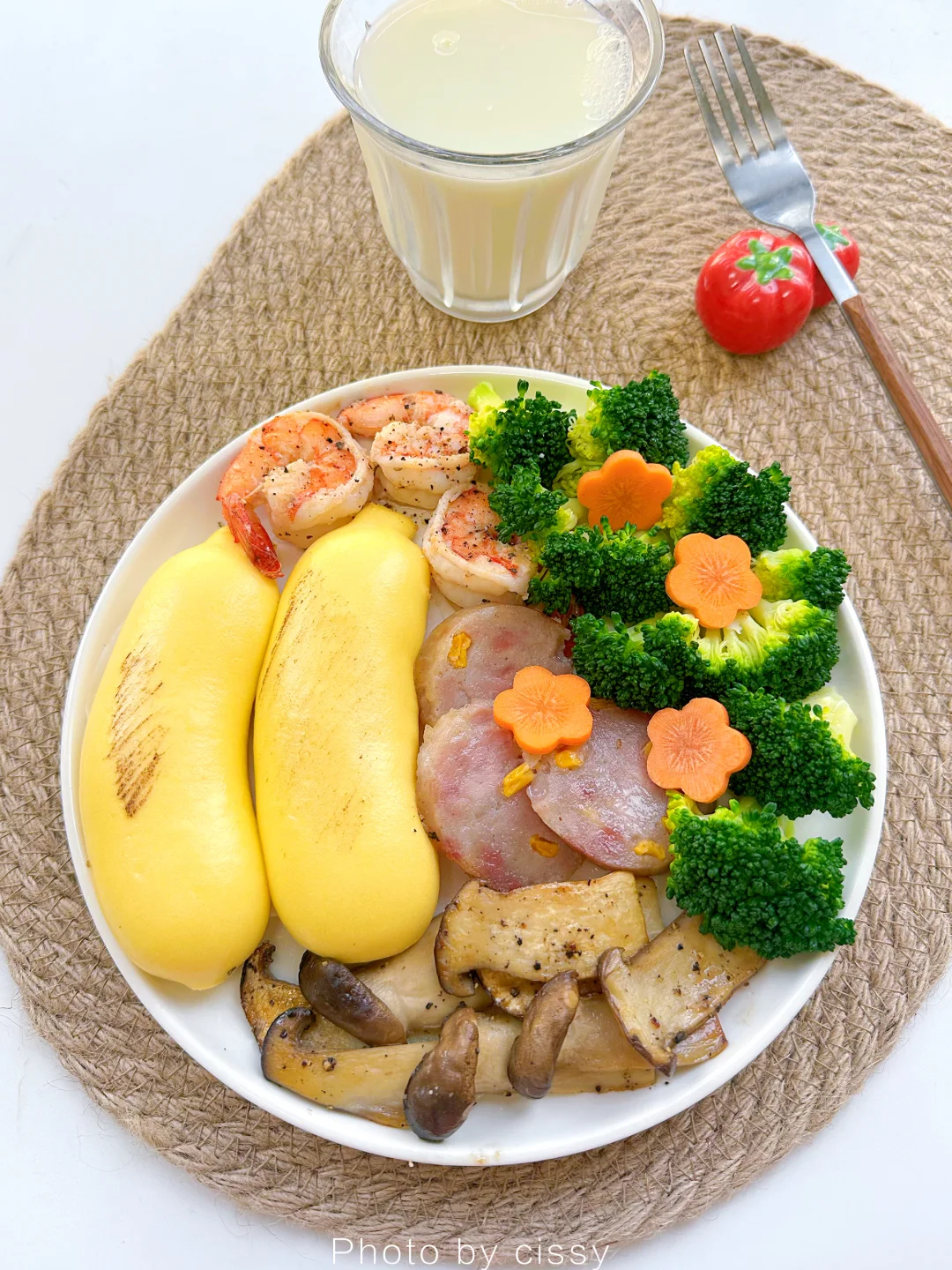 来交换早餐呀🍌让人心情愉悦的香蕉奶黄包