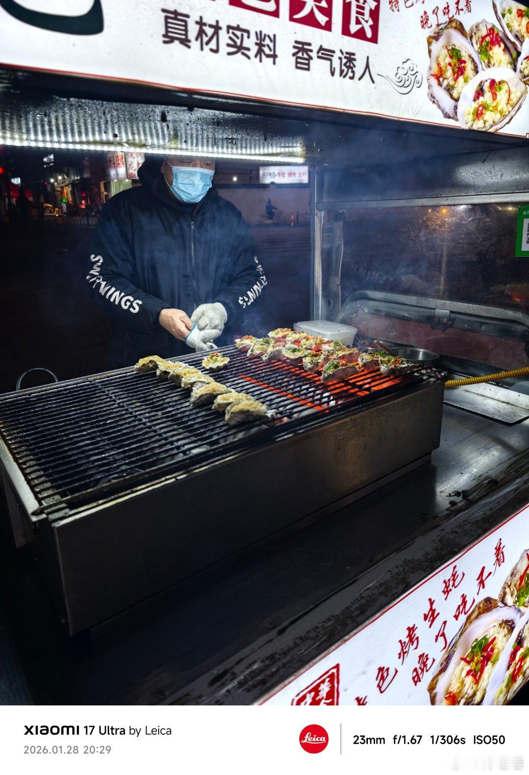 外地出差，同事安排了一顿大餐，没有一个合我胃口，吃了一个小时没吃饱，路边摊买了份