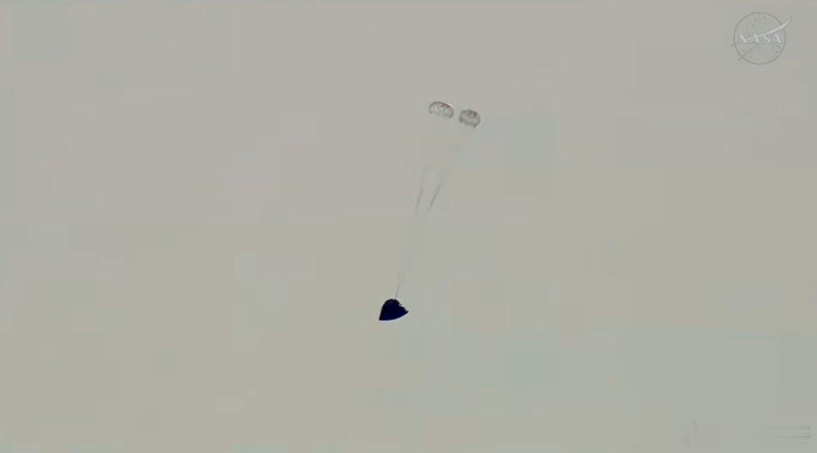 阿尔忒弥斯2号抛隔热罩开减速伞，恭喜，可以开香槟了