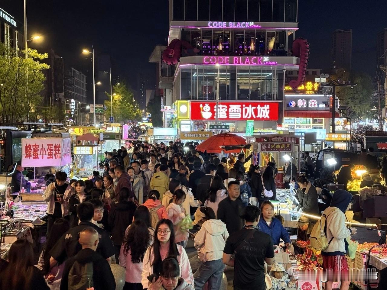 沈阳西塔杀疯了！全城硬核封路变步行街，这才是东北顶流烟火气🔥[呲牙][赞]
 