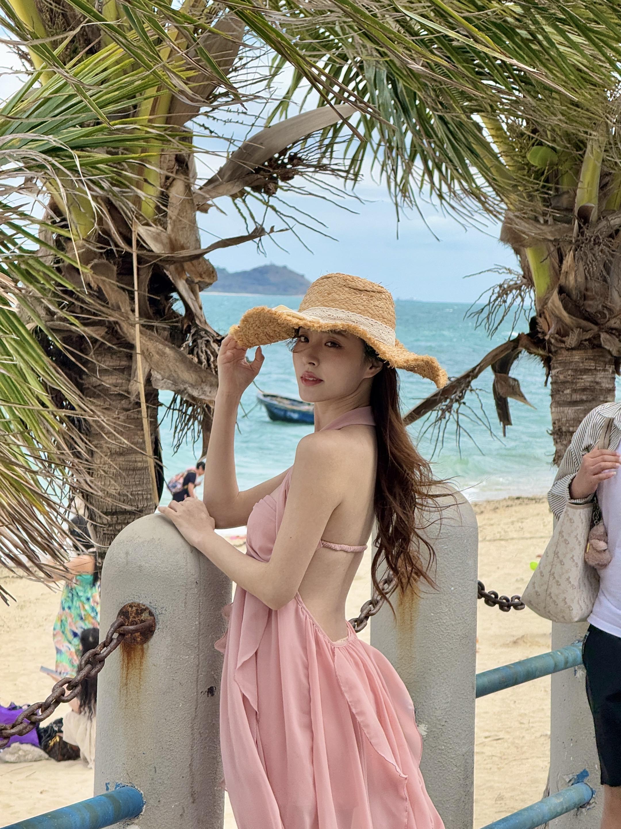这里的海真的好美，美到我的心巴上