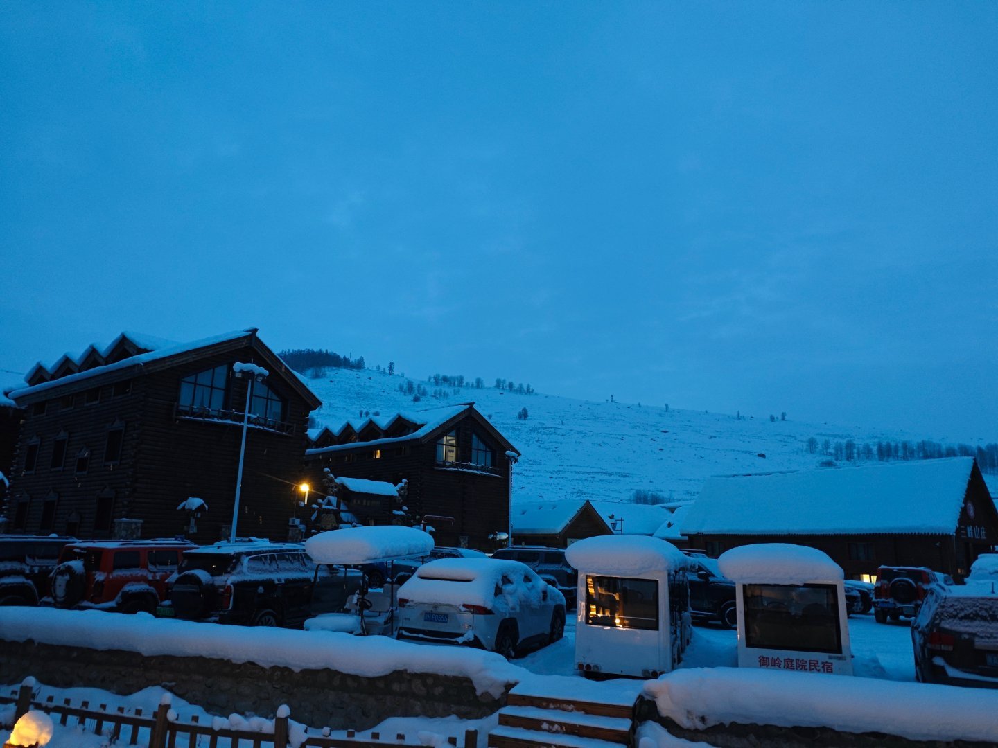 禾木村的“蓝调时刻”完全没加滤镜 