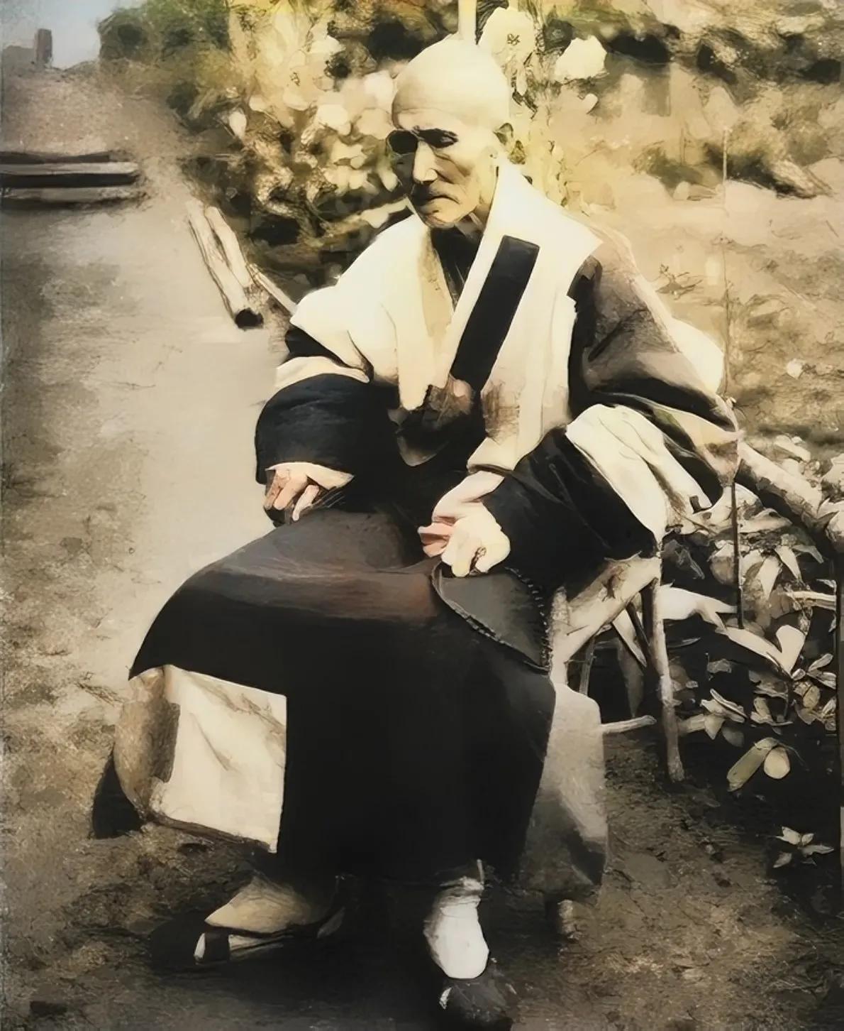 1959年，虚云法师圆寂前，留下一帧弥足珍贵的老照片。这张照片拍摄于他圆寂前的三