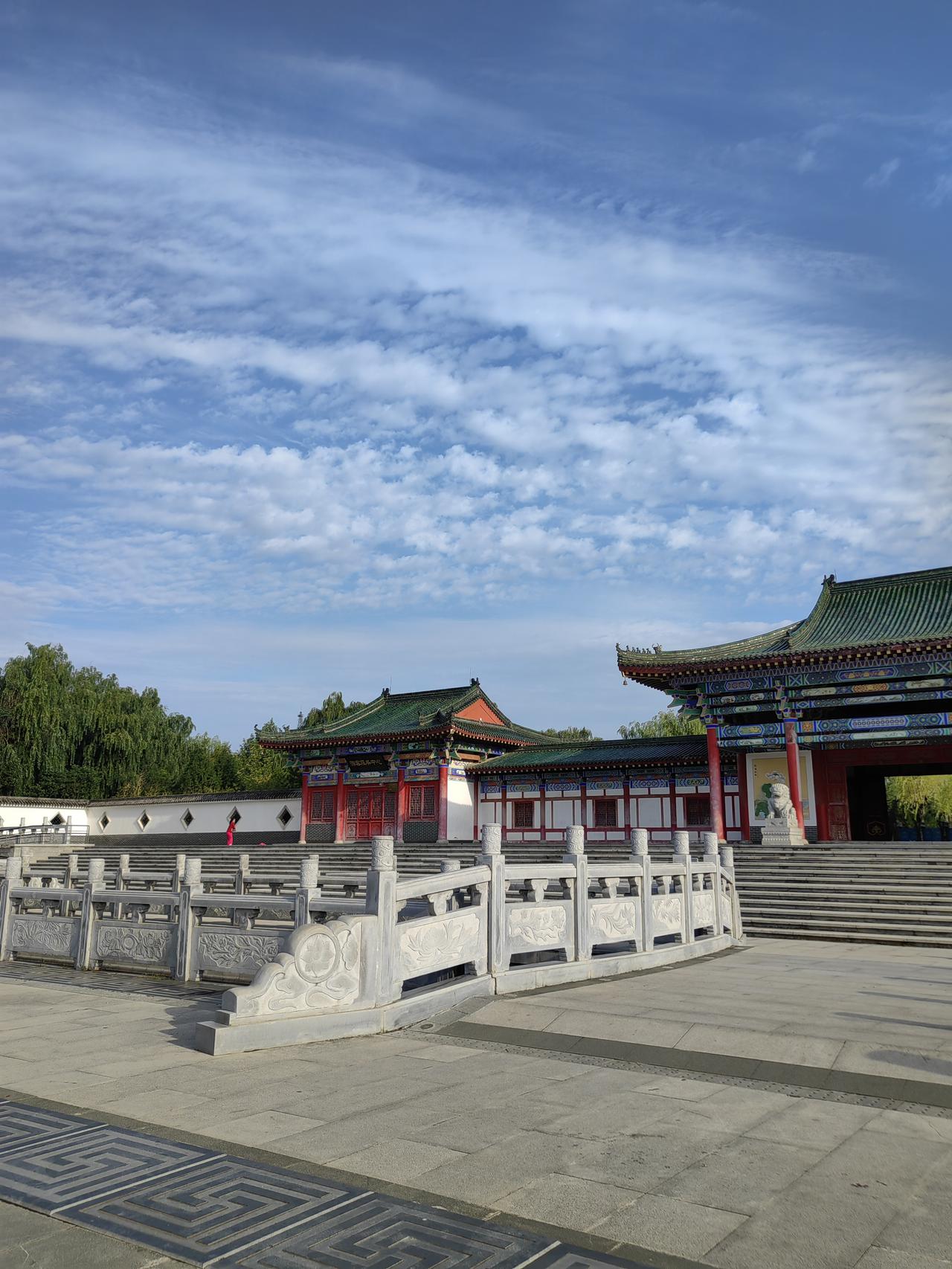 雇主大姐通过前后两次试用，最终决定留下保姆小吴。她说把小吴定下来后，让她开车试驾