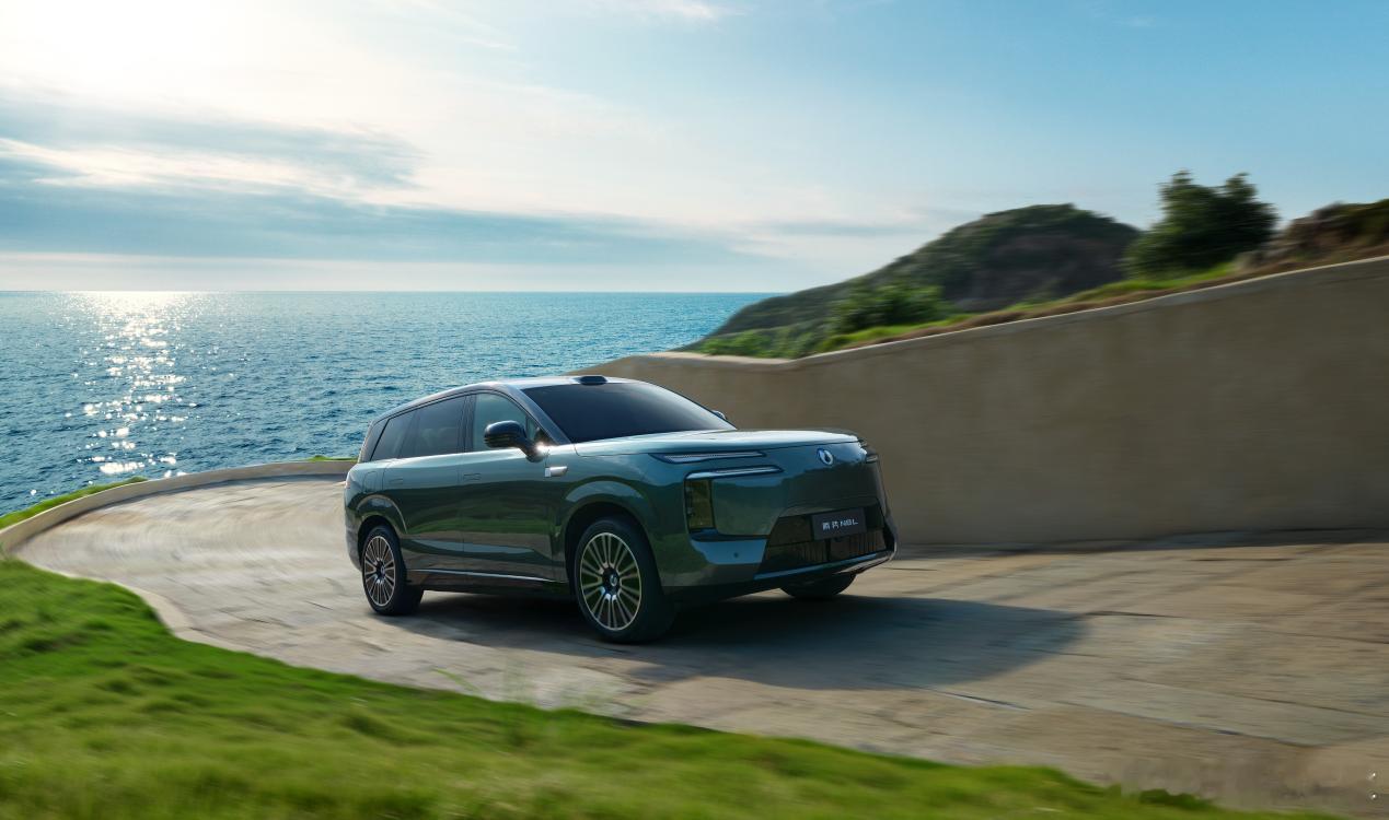 “大六座安全豪华SUV”腾势N8L来了！两款车型，售价29.98万～32.98万