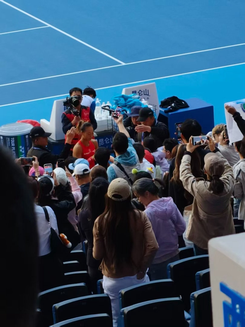 中网🎾国庆首轮速报📰钻石💎半阳半阴场地成意外变量🤯两位中国姑娘郑钦文vs