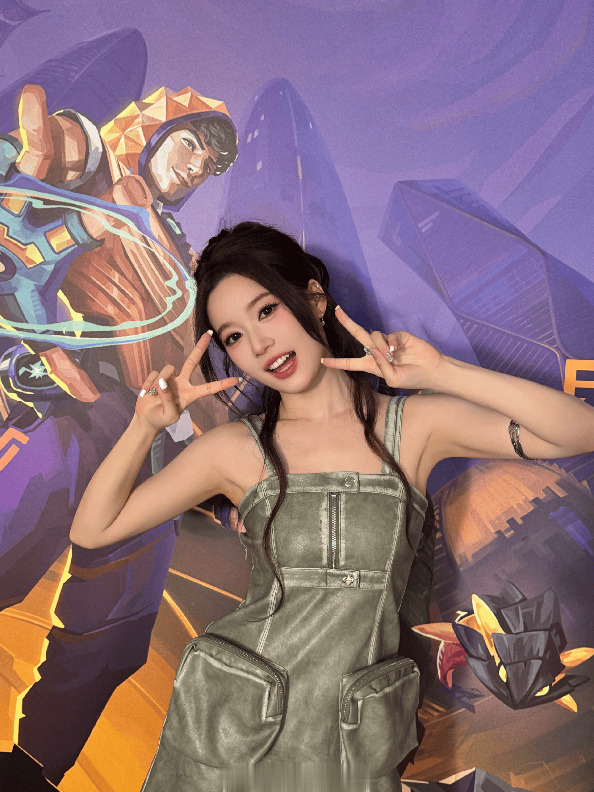 戈曼妮晒照：今天发型极其复杂 ，拆头发拆了好久