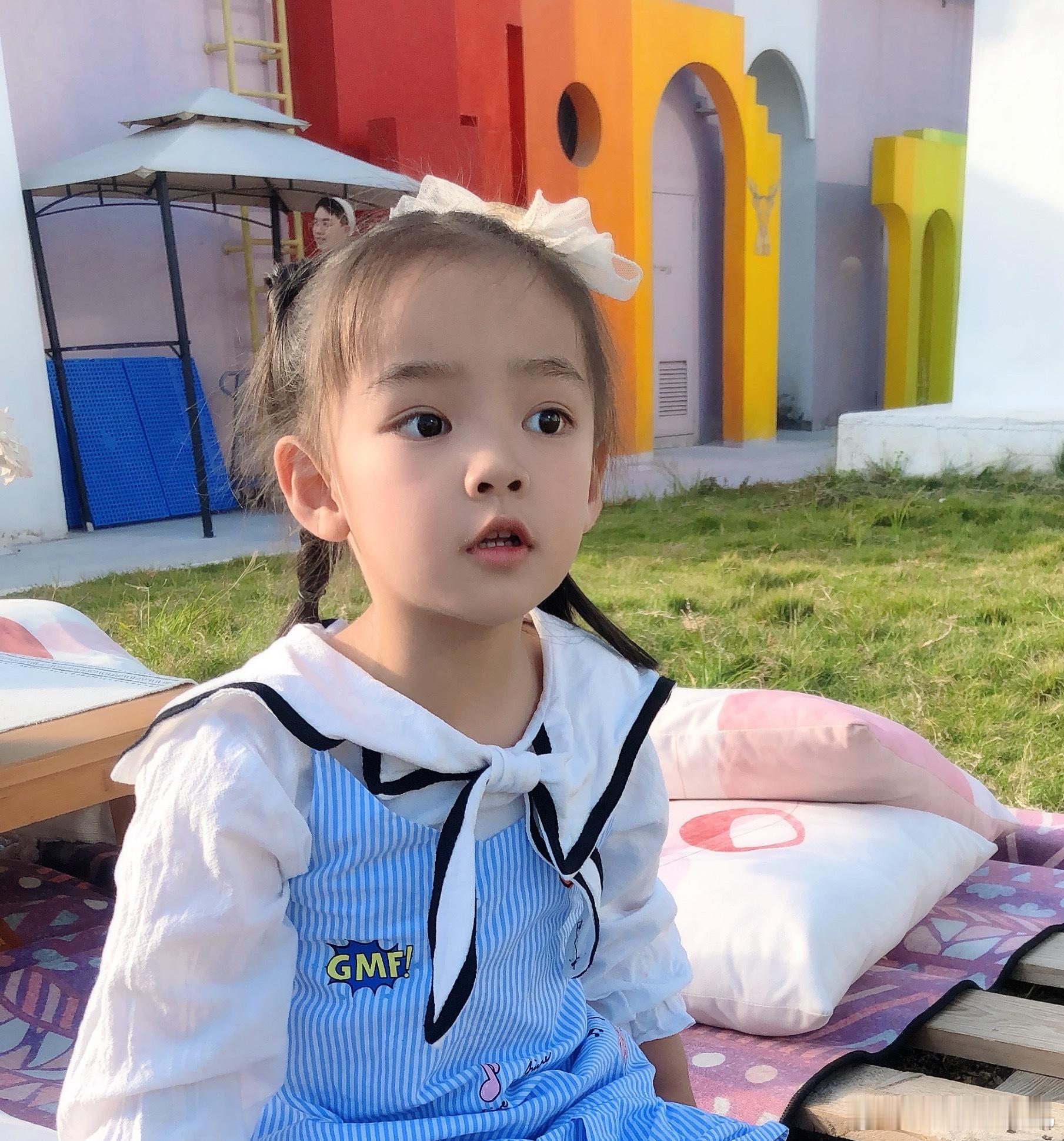 下午因为着急去见机器人的老师，接着就在学校门口等米米，等着等着就遇到了米米的班主