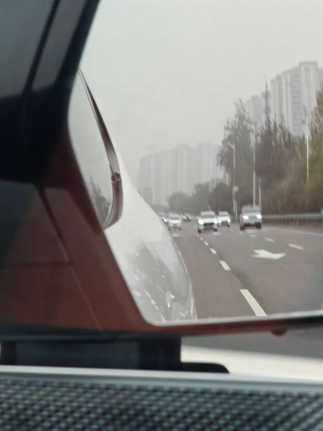 模糊成这样我也知道是一辆mix ​​​