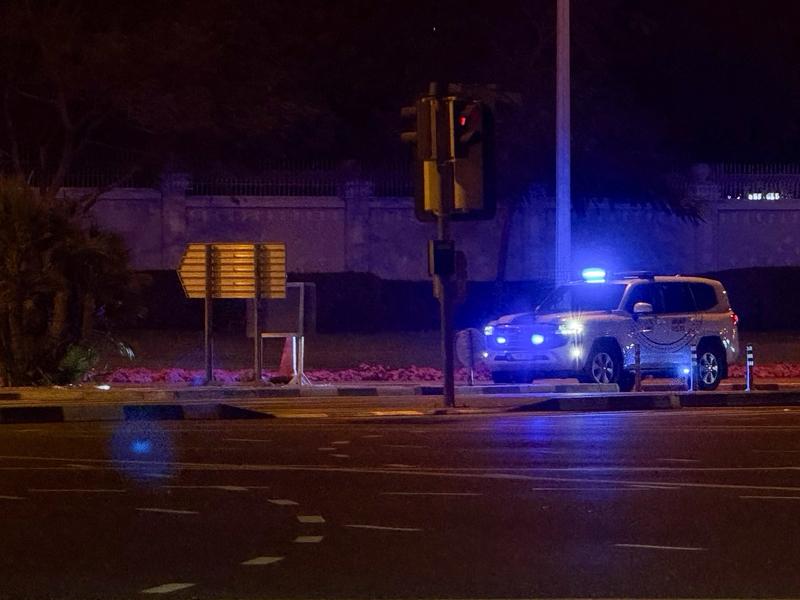 当地时间3月3日晚，美国驻阿联酋迪拜领事馆附近燃起大火、浓烟升腾。迪拜有关部门确