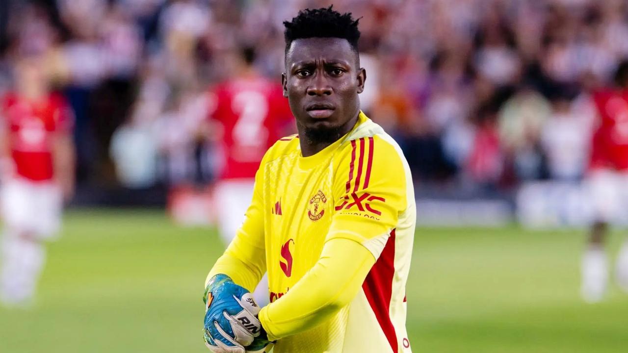 奥纳纳预计将在今夏租借期满后回到曼联，他和曼联的合同将在2028年到期。
媒体表