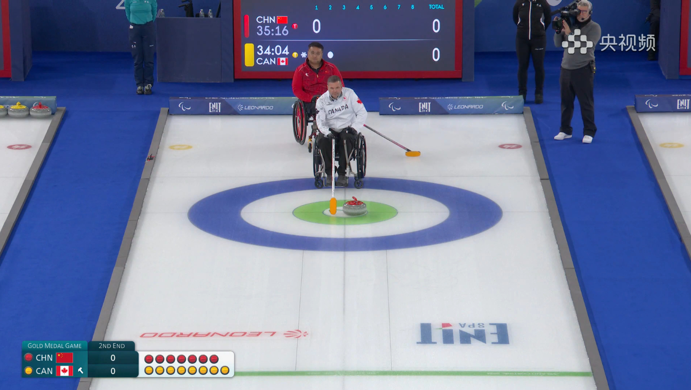 【奥运决赛】第一局保龄球局0-0，我们三垒的一个打甩占位进营非常漂亮 