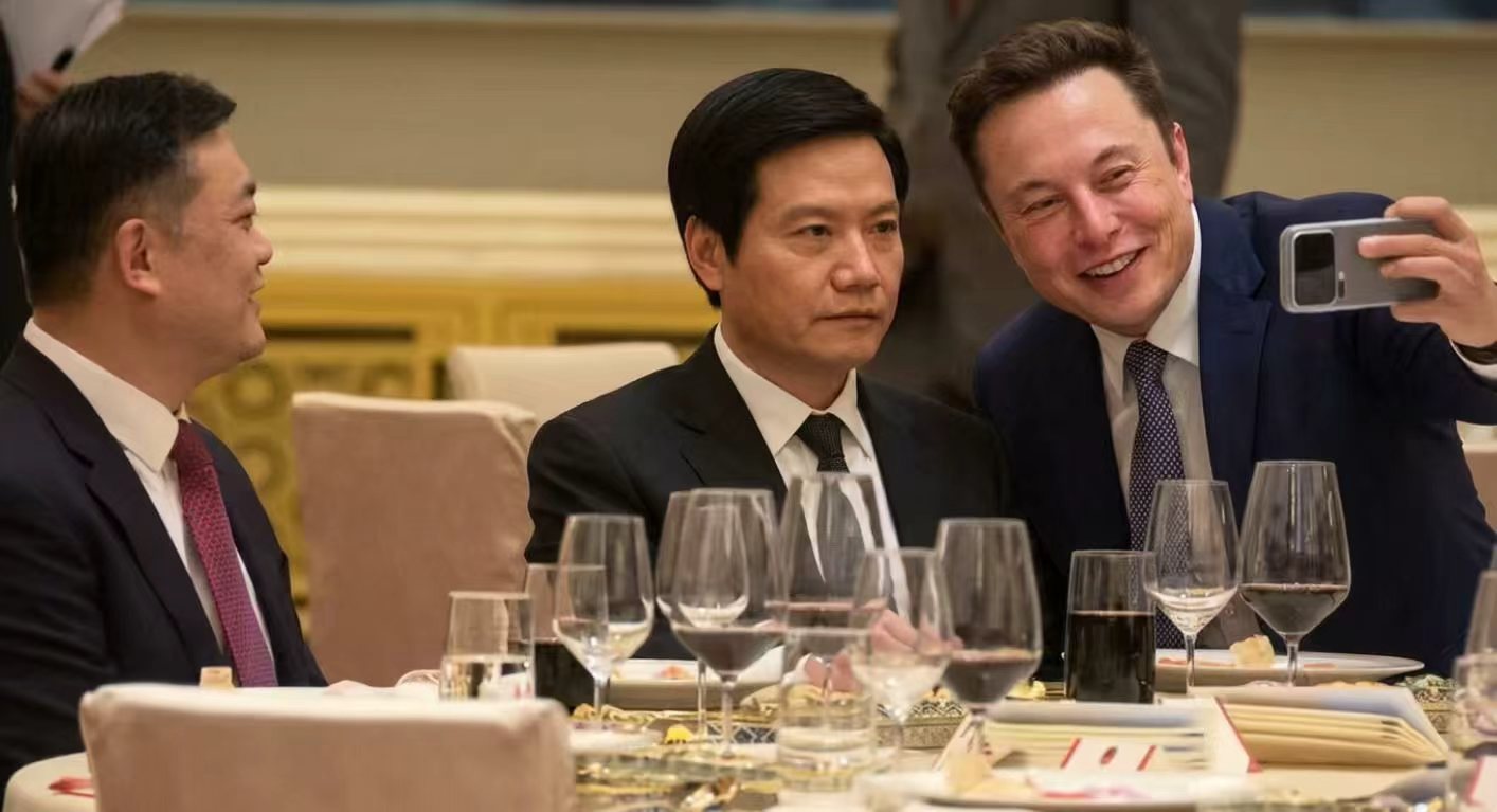 马斯克说会晤会有好成果马斯克见到偶像雷军，整个人都开心起来了 马斯克携幼子现身人