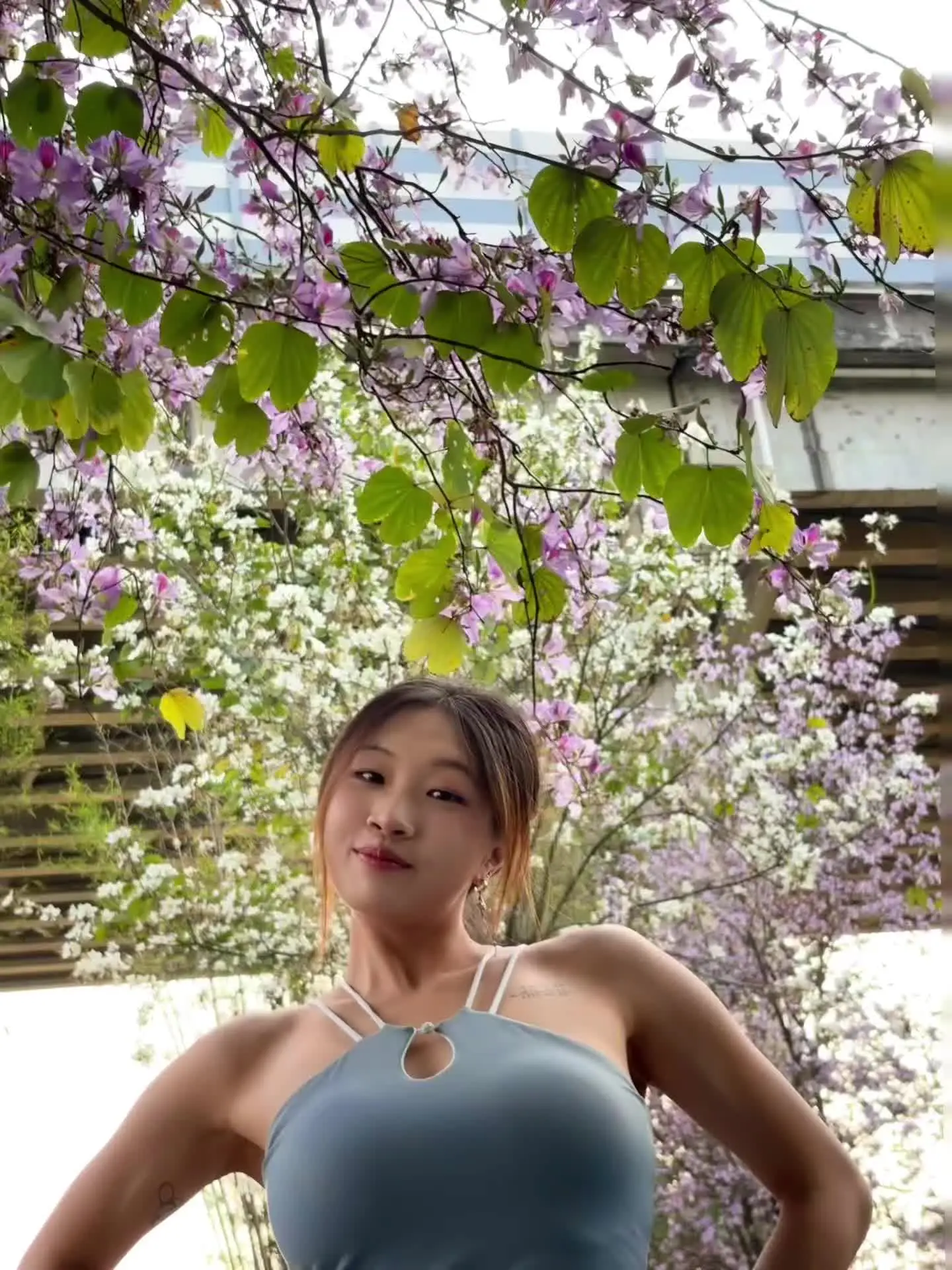 我的春日穿搭日记 辣妹 早春辣妹我先当了 春天是个巨大的摄影棚 live