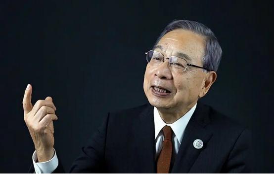 日本前驻华大使宫本雄二：如今的中国无限接近超级大国，日本恢复对话不容迟疑

作为
