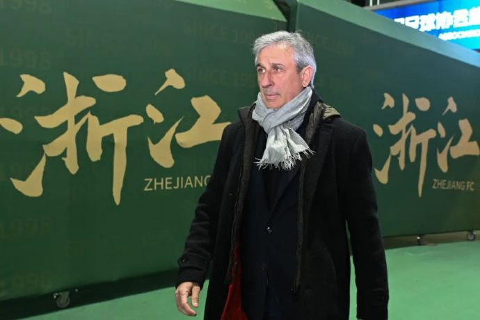 前浙江主帅对国足帅位感兴趣 据消息，前浙江队主帅乔迪在接受采访时，公开表达了执教