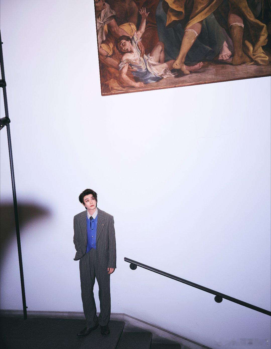 丁禹兮千仞岗羽绒服品牌代言人 dyx丁禹兮赵凌  “你在舞台，我在人海，见你，是