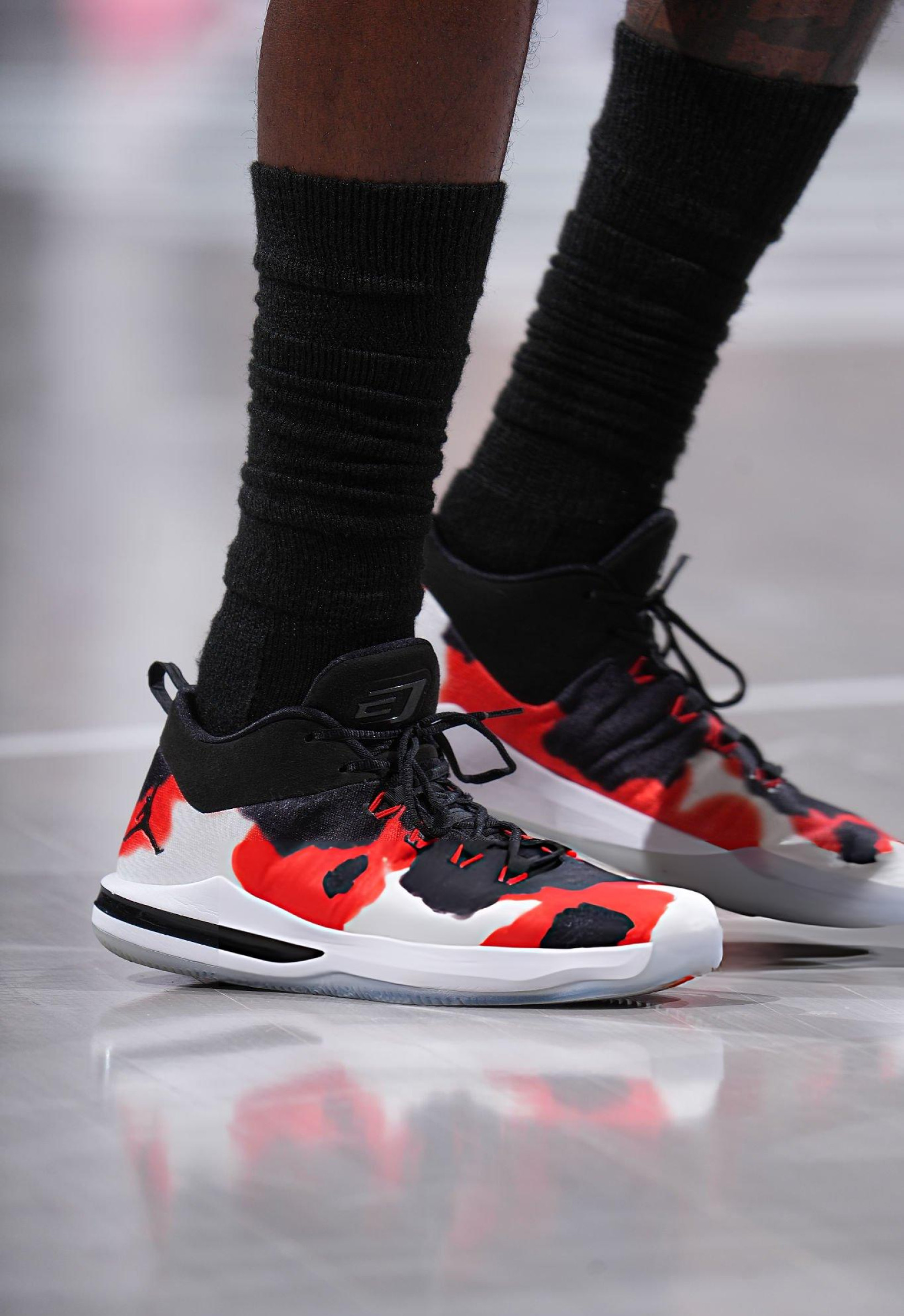 小蒂姆·哈达威今日上脚了一双 Jordan CP3.X AE “锦鲤”配色。这款