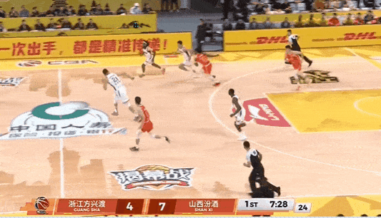 黑根斯真会传球，连续助攻队友暴扣，管你什么总冠军




山西客场面对广厦，反客