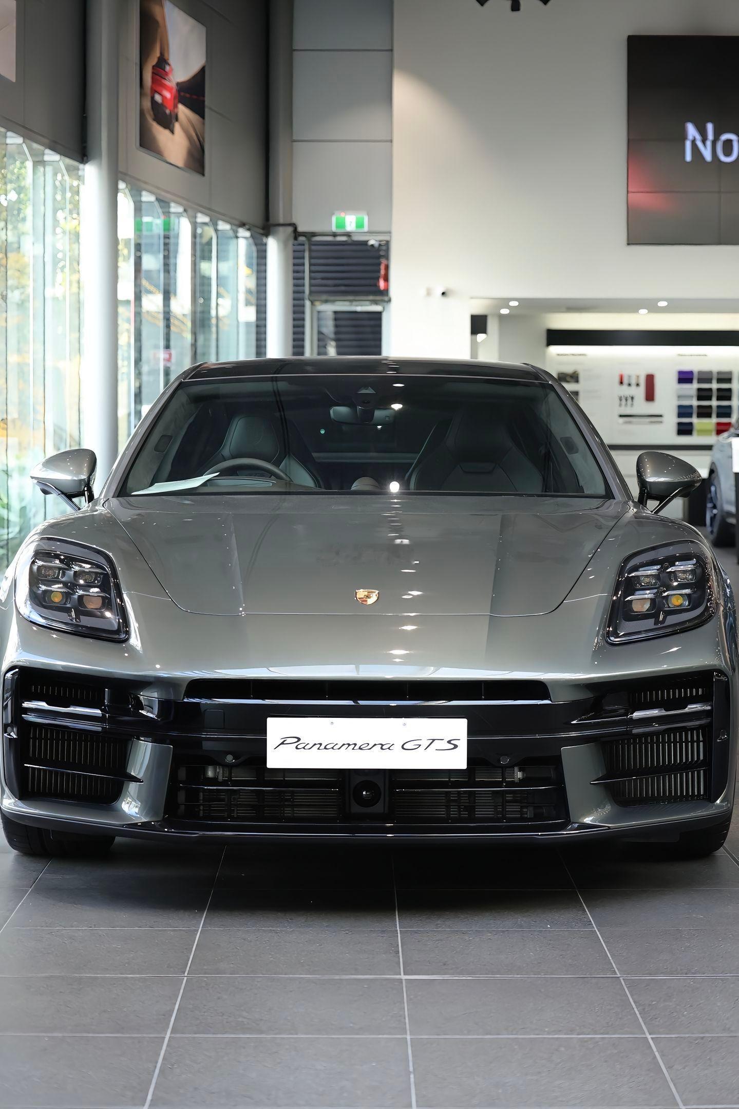4.0T V8引擎，3.8秒破百:帕拉梅拉GTS演绎速度神话。标志的青蛙脸，配合