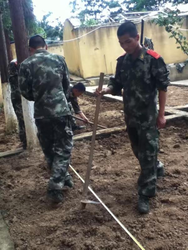 十八岁的懵懂少年，家中尚是公子哥，未曾历过世间风雨，谁知一入军营，竟如同脱胎换骨