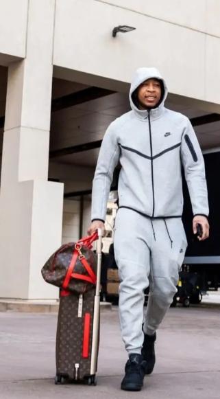 火箭小将JD•戴维森真是太惨了，他又被球队下放到发展联盟了！今天据火箭队记Lac