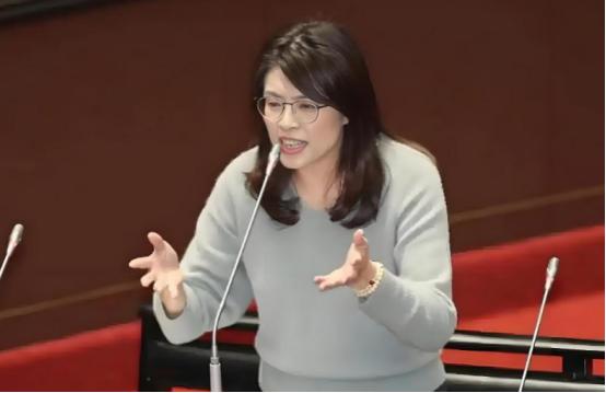 赖清德怎么都没想到：柯文哲遭殃，蔡正元入监，让郑丽文更有利了
 
蔡正元在3月2