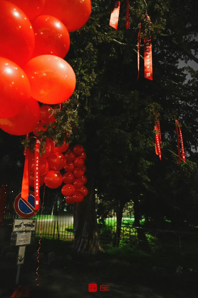 肖战米兰Gucci看秀应援 肖战红丝带应援 肖战米兰Gucci看秀应援，肖战红丝