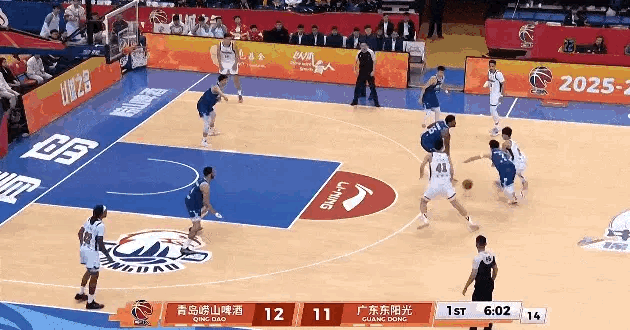 王洪泽要抓住机会，今天开局干得不错。青岛男篮vs广东男篮