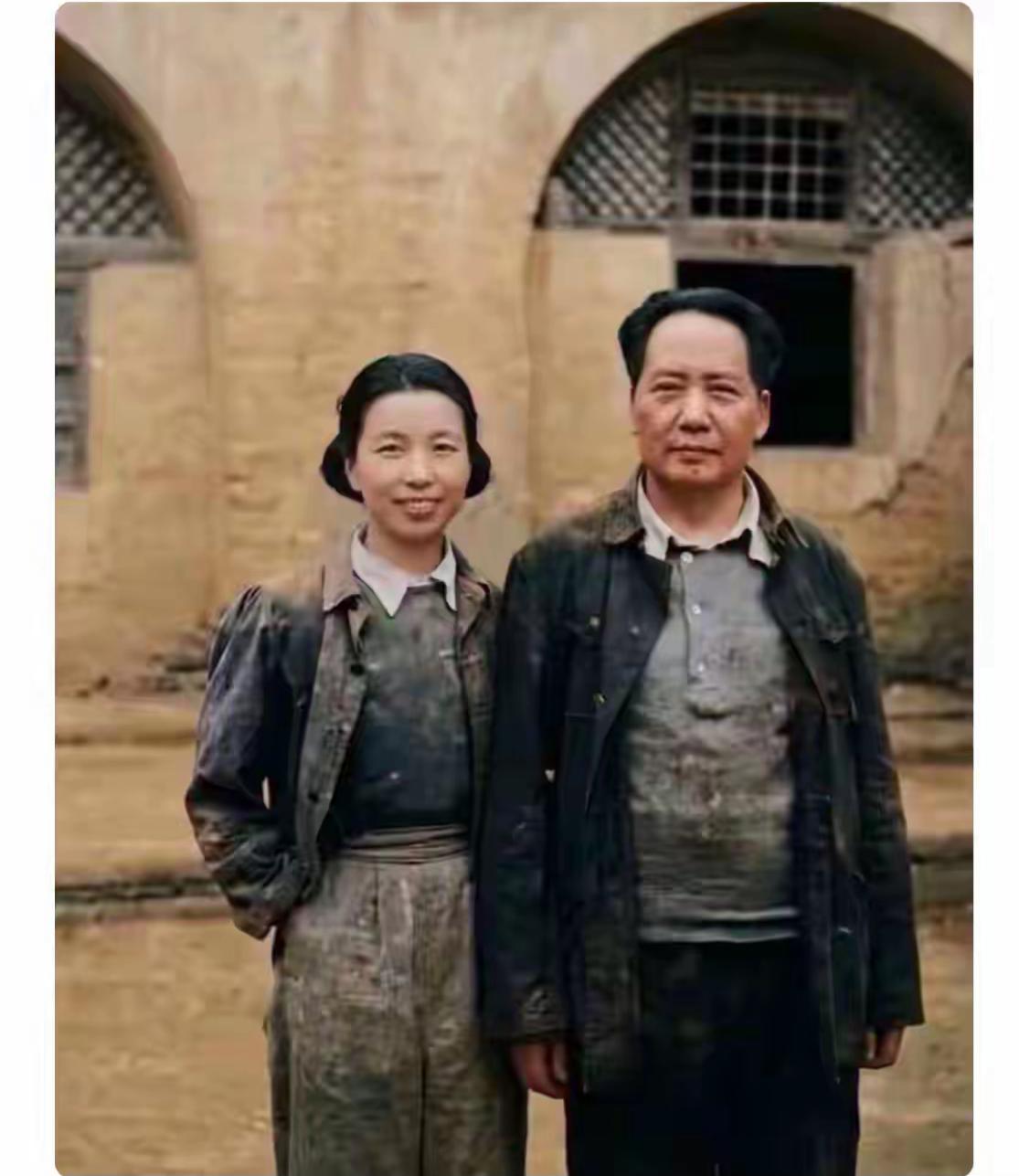 窖洞虽低藏日月，
布衣未敢忘忧国。