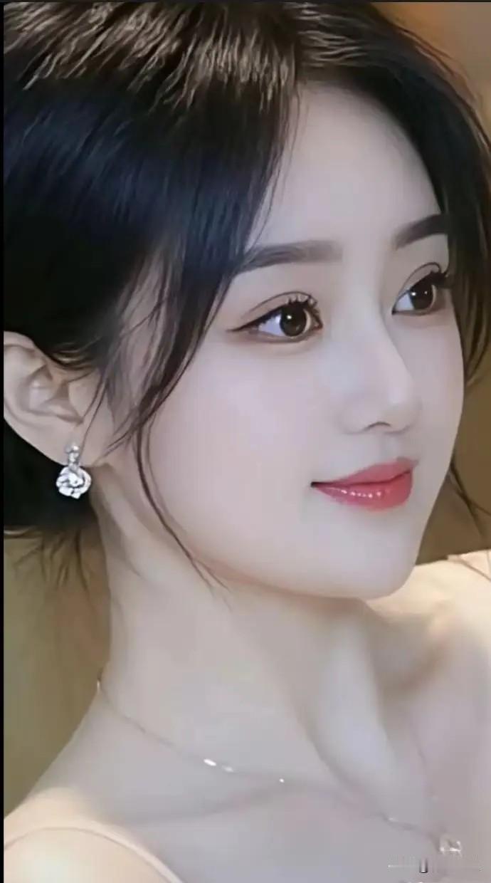《南歌子~~赴约》

春暮花事了，余香日渐薄。

微风催我出妆阁。

牖下徘徊、