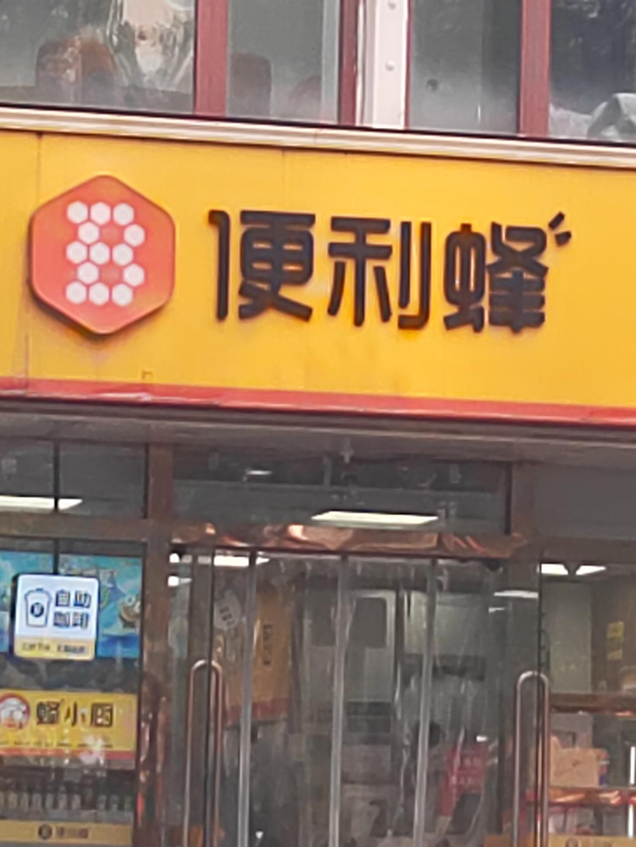 解决孤独的最好良药是什么要有一个好心态，多走出去看看外面的世界。