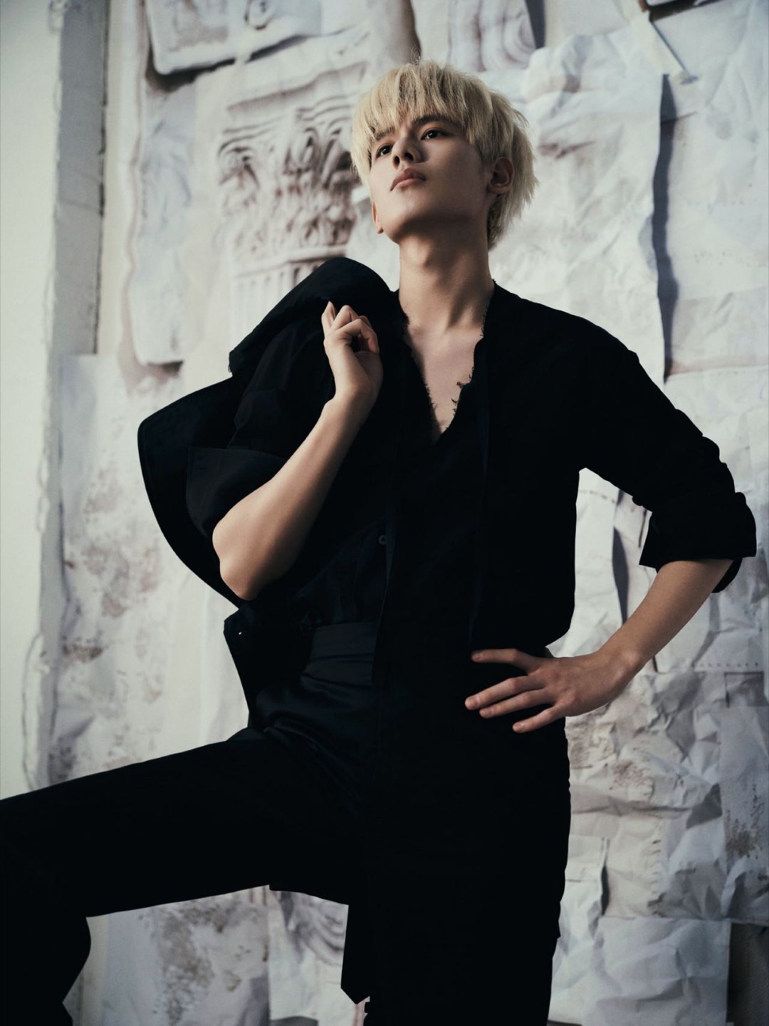 胡先煦金发刚用刷子刷的胡先煦刷子是头发做的 脑洞大开！金发与刷子的撞色绝了，帅得