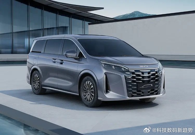 影帝张涵予代言比亚迪夏  比亚迪“夏”车型定位于大型MPV，从命名规则来看应该属