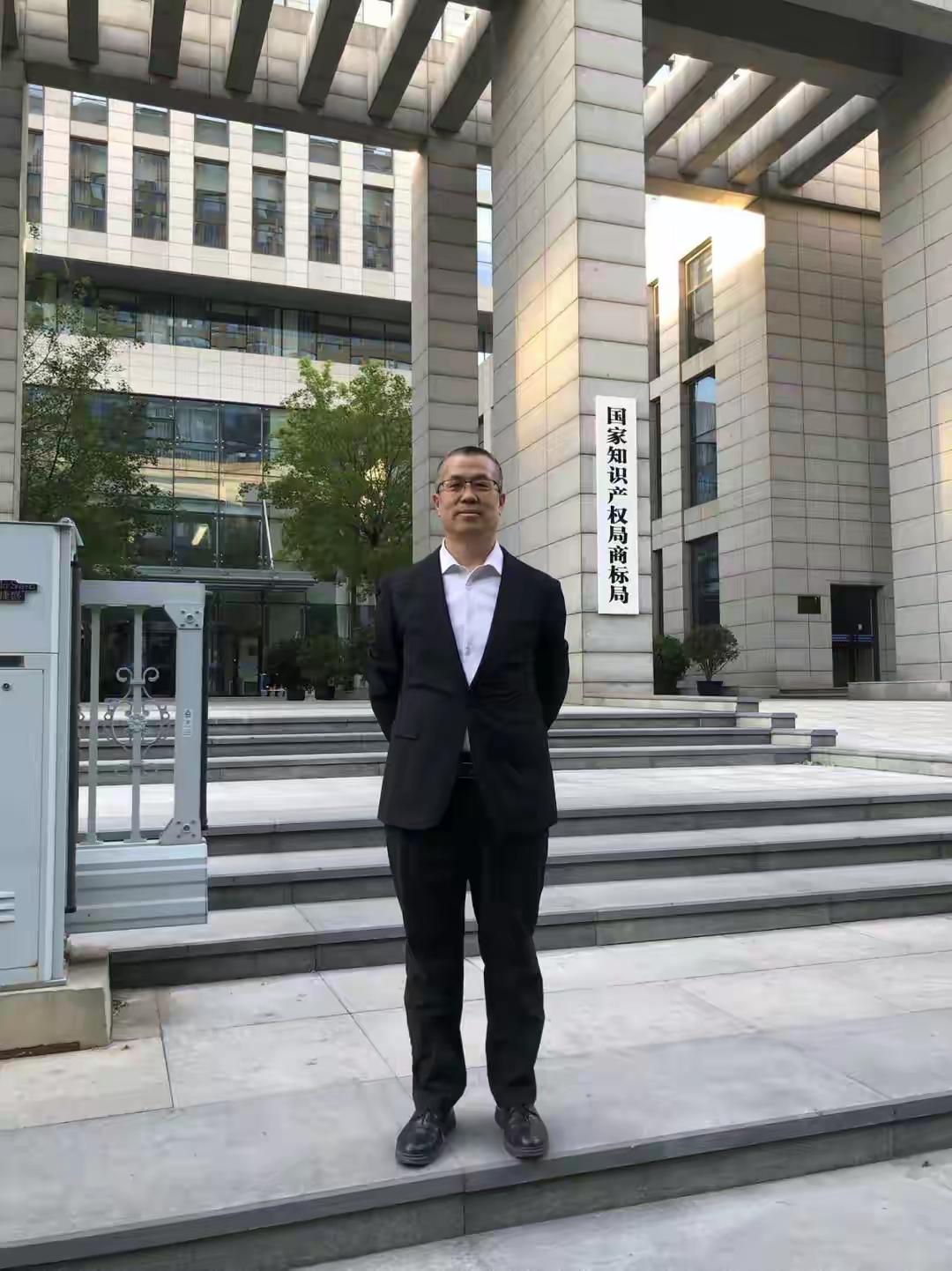 张丹丹“灵活本身就是一种福利”争议事件
 
事件背景
 
北大国家发展研究院副院