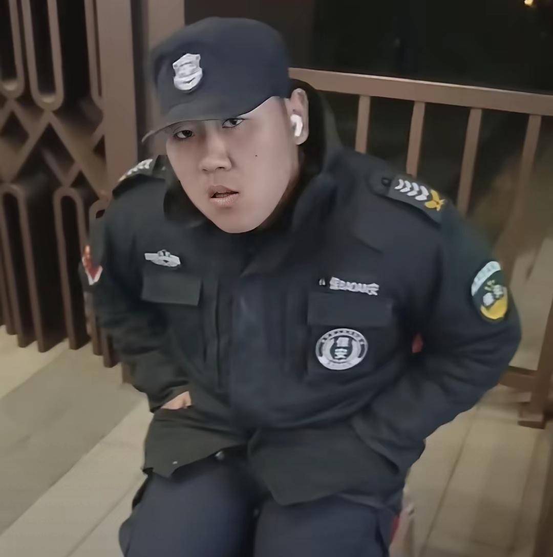 当保安就是一个猪八戒照镜子，里外不是人的工作，保安执行公司管理制度，大家看不惯，