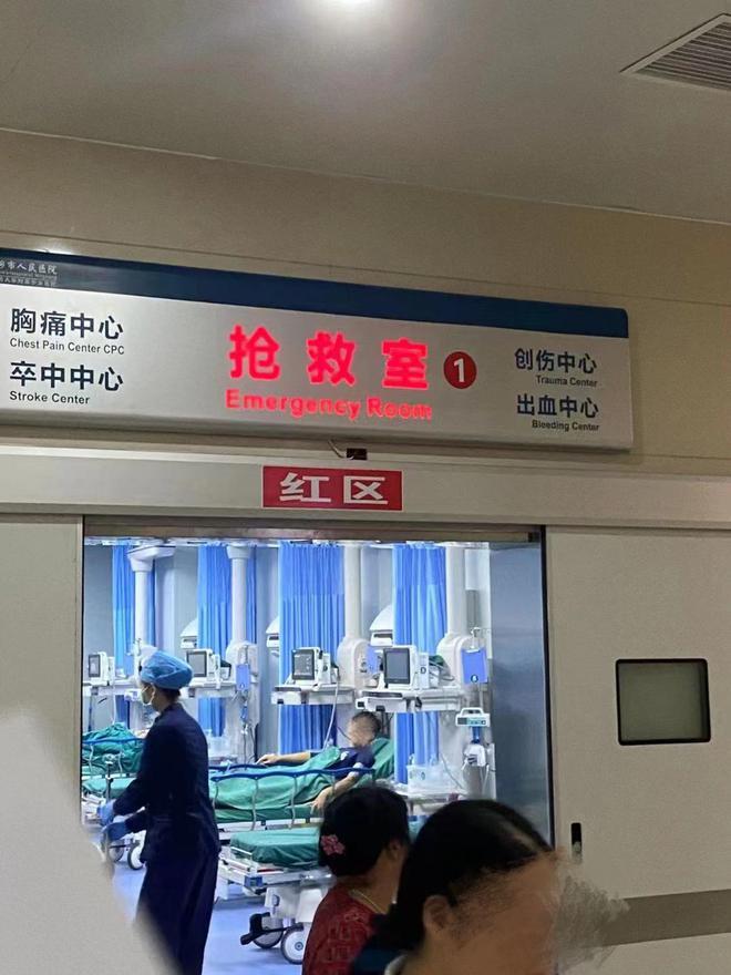 9月20日，顶端新闻记者了解到，在湖南省长沙宁乡市金洲镇泉塘中学，一名初三的男生