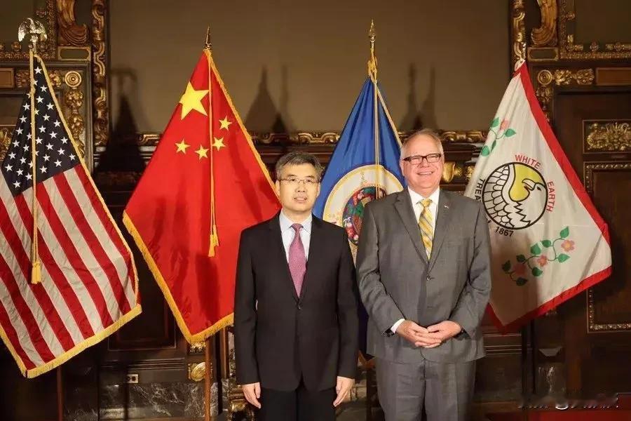 哈里斯的副总统搭档是中国通🇨🇳
2019年8月，沃尔兹州长欢迎赵建总领事访问