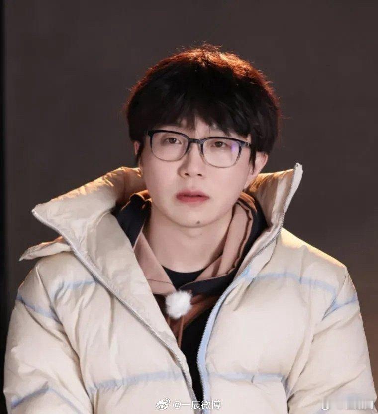#毛不易原来是真不易#觉毛不易真的是太可爱了，果然脑袋里装的都是才华呀，看着他戴