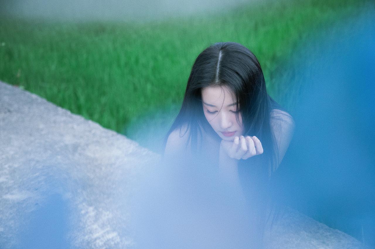 王楚然：清新甜美的绿野少女