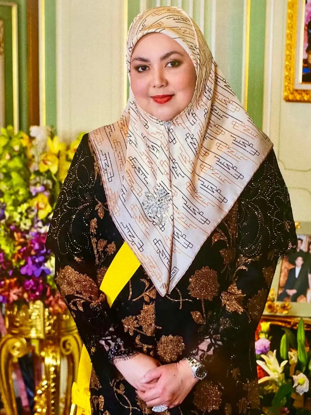 文莱王室 🇧🇳7月26日，拉茜达公主57岁生日快乐。世界各国王室王后生的四个