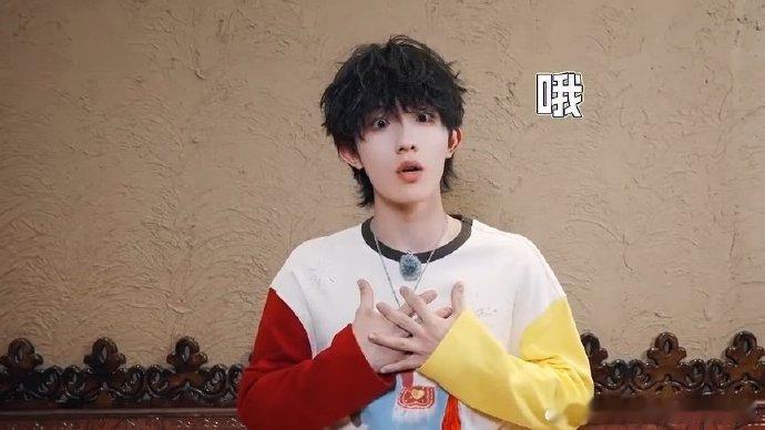 苏新皓新头像叫胖玻璃球椰胖玻璃球蛋闪亮回归！！小苏在成为“皮蛋饲养员“后还是放不