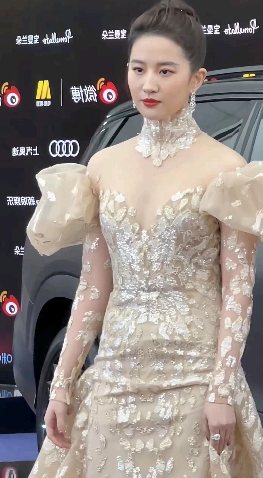 刘亦菲的这身造型看的我透不过气来，让她来演杨贵妃我觉得无须增肥，你们觉得怎样？