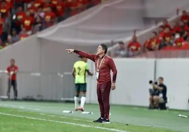 U23踢泰国那场球的赛后发布会，主教练安东尼奥讲得挺实在，我总结了下，主要是三点