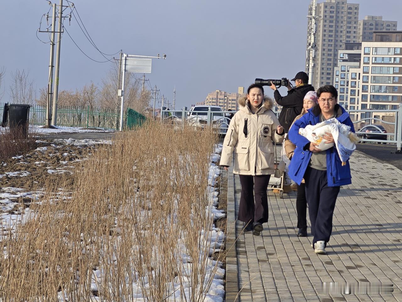 未来这些行业的人员都要面临着失业与改行了。
    不知道怎么了，大家一见面都是