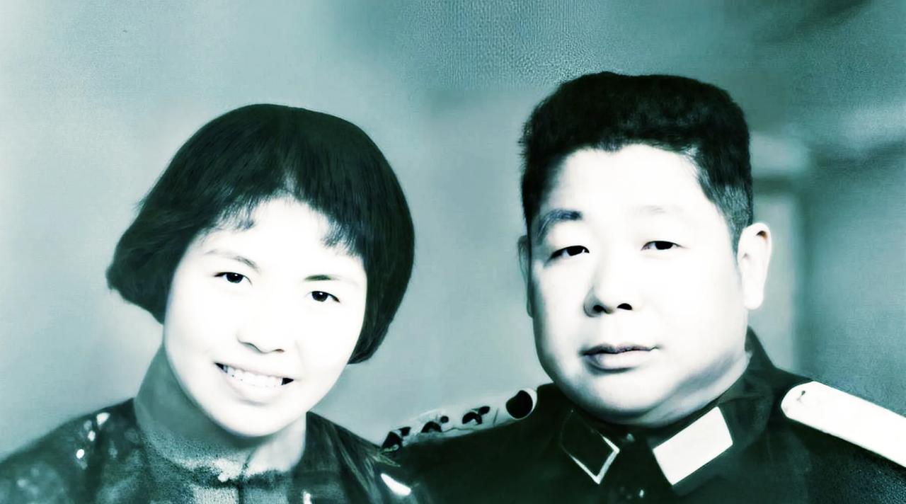 姐姐是陈赓夫人，姐夫是开国大将，自己嫁的是开国上将兼北京军区司令，长子大校，三子